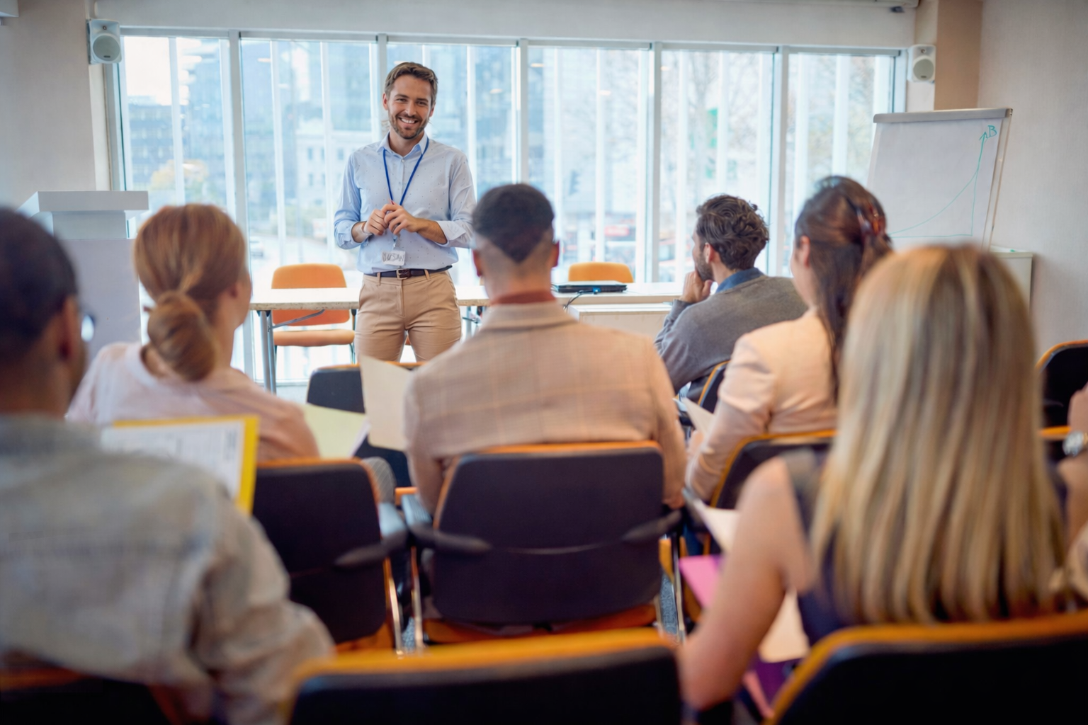Szkolenie IT – praca zespołowa przy laptopach